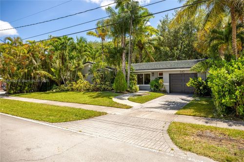 340 Ne 129th St, North Miami, FL, 33161-4630 | Card Image