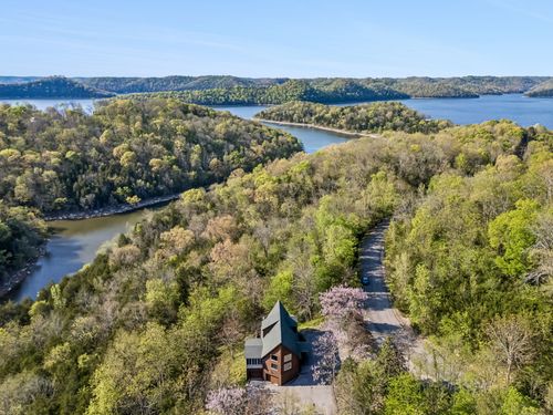 110 Lake Meadow Dr, Smithville, TN, 37166-2877 | Card Image