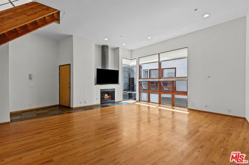 7-343 Rennie Ave, Venice, CA, 90291-8662 | Card Image
