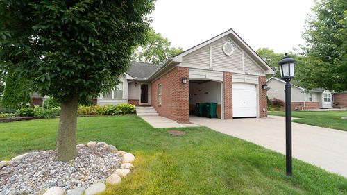 9084 Colony Park Dr, Ypsilanti, MI, 48197-6023 | Card Image