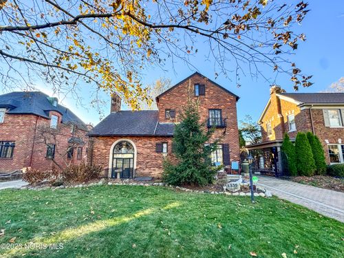 2235 Meadowwood Dr, Toledo, OH, 43606-3156 | Card Image