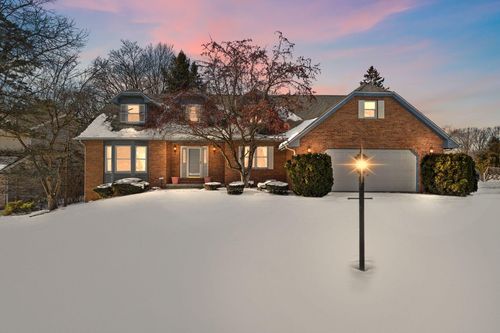 176 Wexford Rd, Valparaiso, IN, 46385-8049 | Card Image