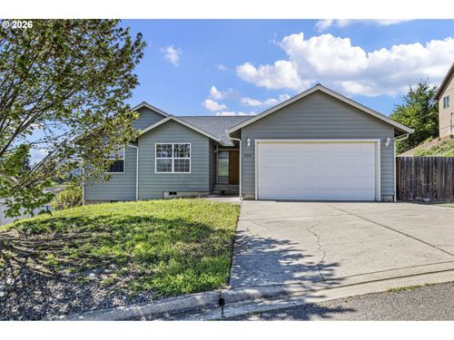 223 Armande Loop, Roseburg, OR, 97471-5849 | Card Image
