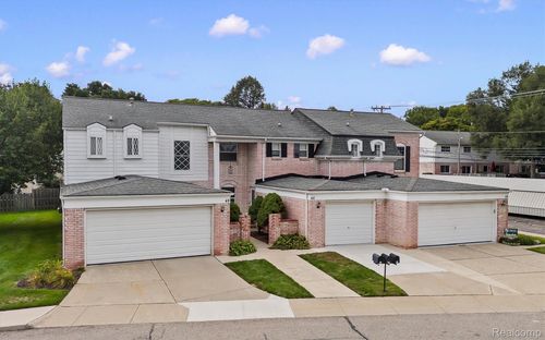 46 Stratford Ln, Rochester Hills, MI, 48309-2008 | Card Image