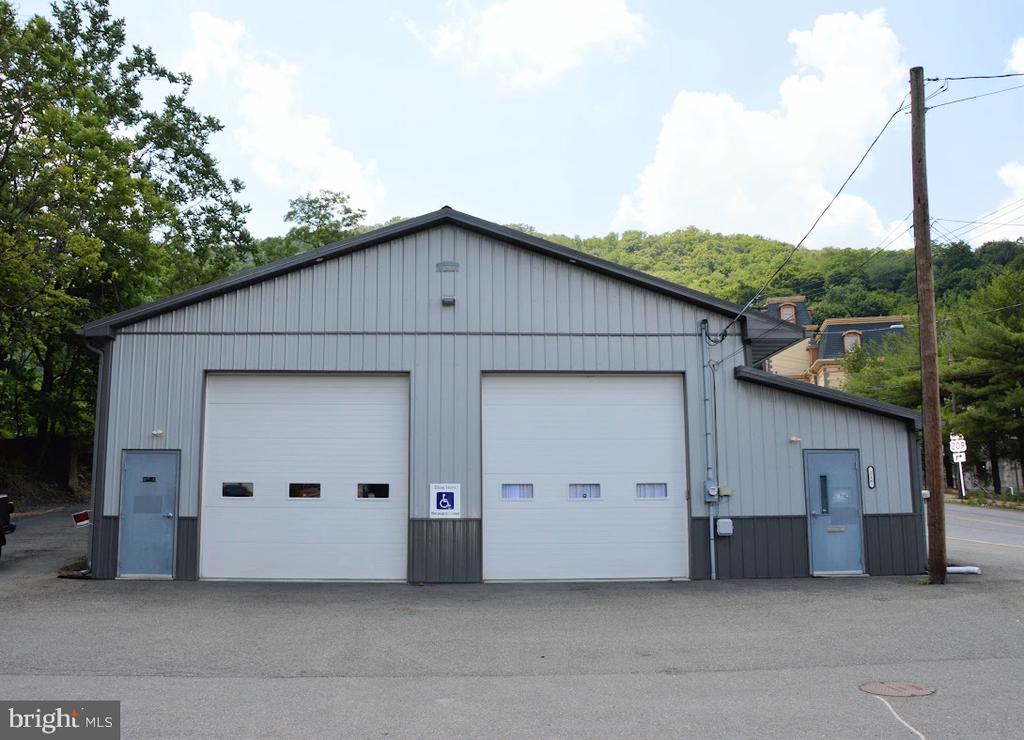 215 Mauch Chunk St, Pottsville, PA 17901