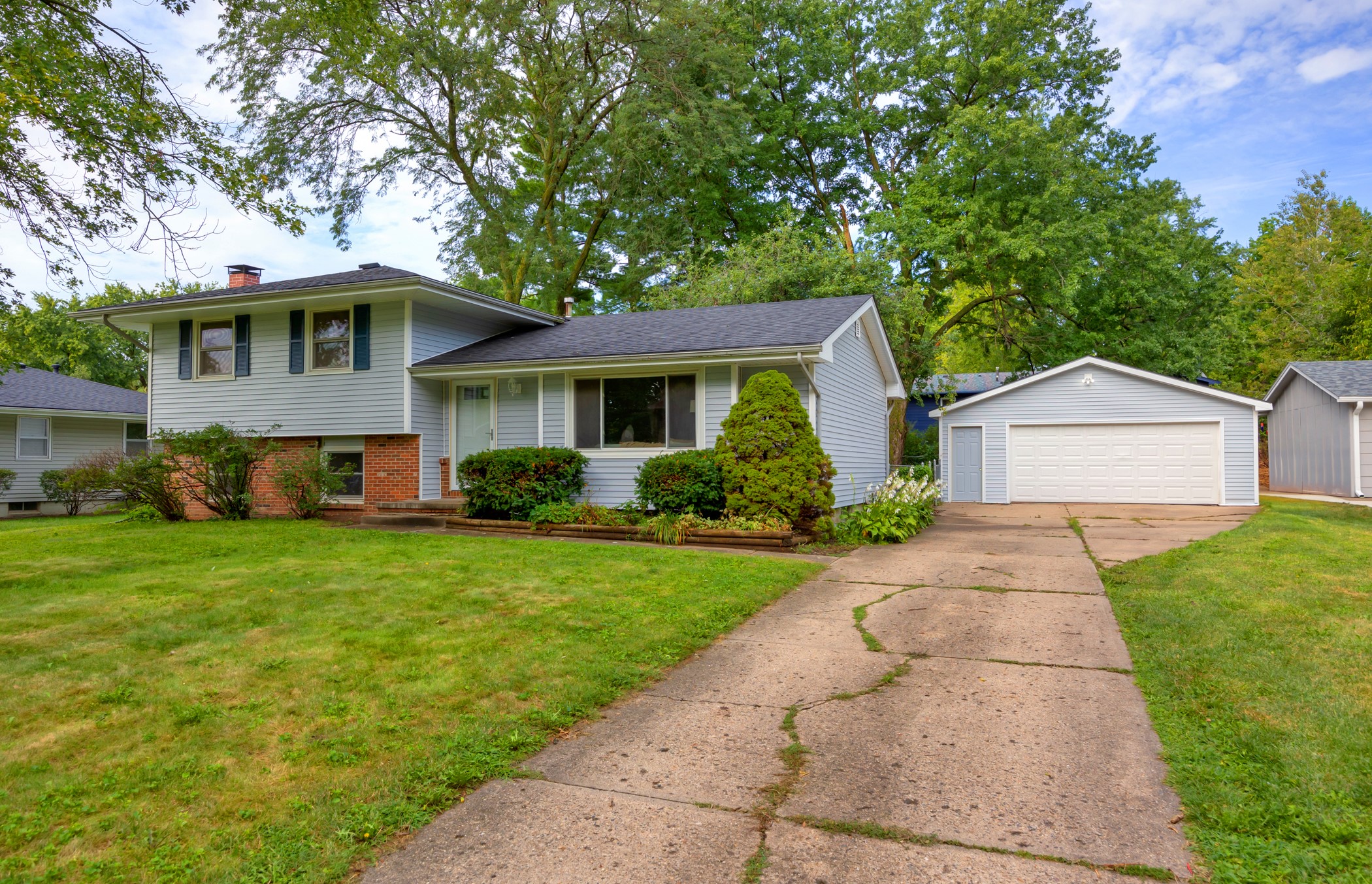 33rd St, West Des Moines, IA 50265