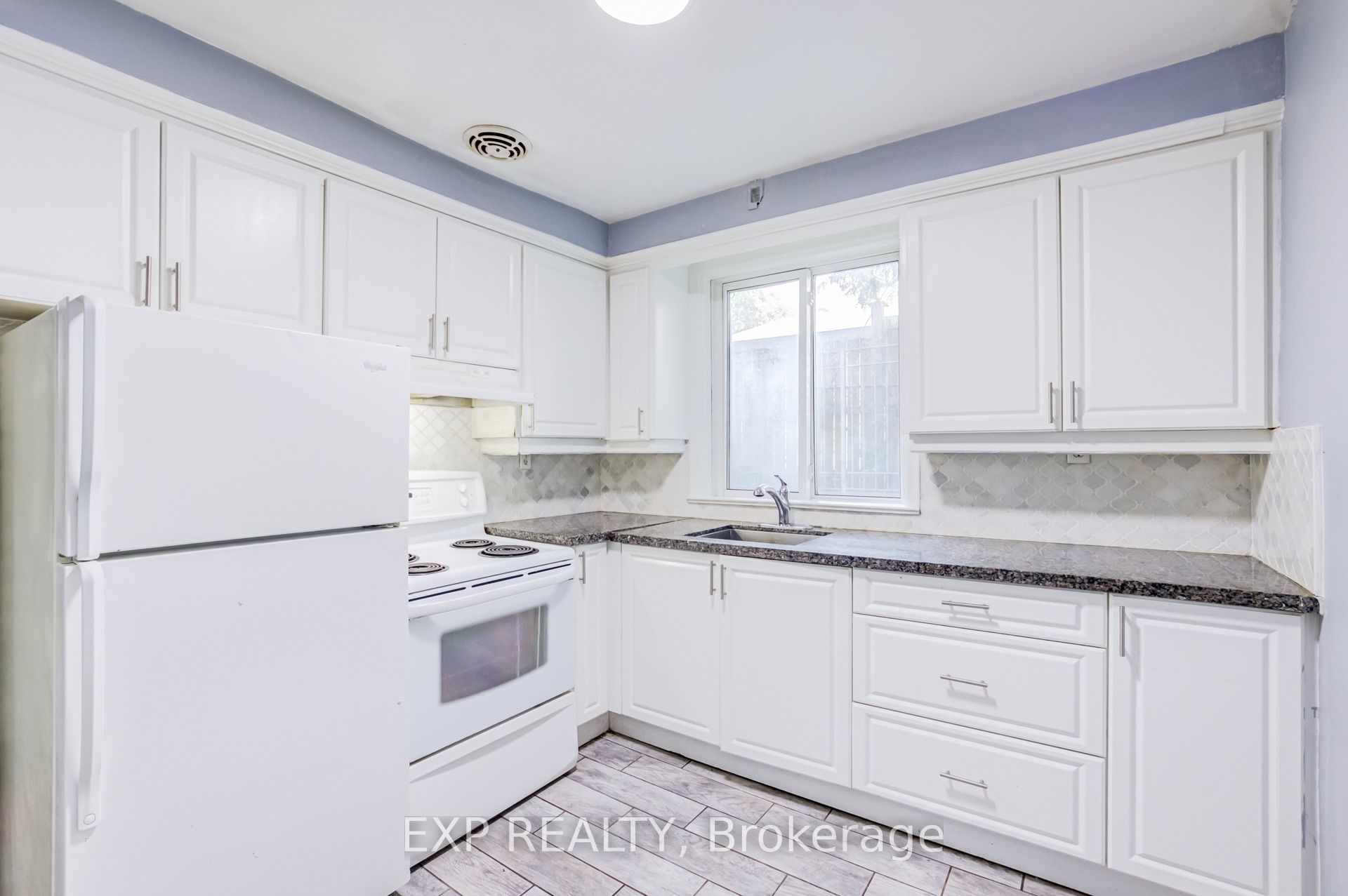 Residential Lease in Toronto W04 5