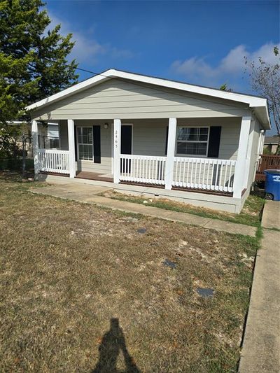 View of front facade with covered porch | Image 1