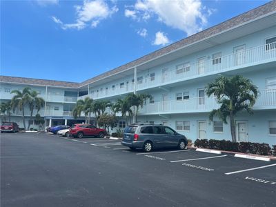 215 - 5 Gateshead Drive, Condo with 1 bedrooms, 1 bathrooms and null parking in Dunedin FL | Image 2