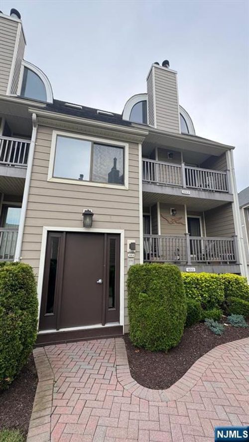 1012 River Renaissance, East Rutherford, NJ, 07073-1638 | Card Image