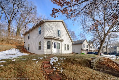 7373 Valley Dr, Brighton, MI, 48116-5173 | Card Image