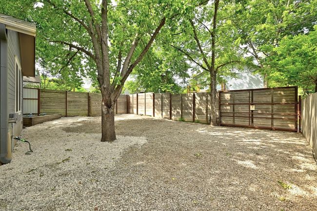 702 W Mary St, House other with 3 bedrooms, 3 bathrooms and 5 parking in Austin TX | Image 26