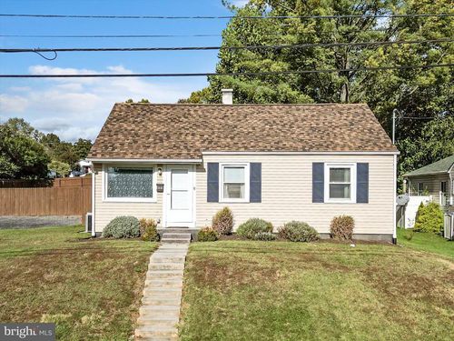 813 W 14th St, FRONT ROYAL, VA, 22630-2917 | Card Image