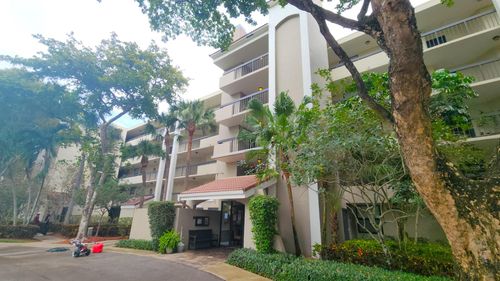 apt-d107-2025 Lavers Cir, Delray Beach, FL, 33444-7669 | Card Image