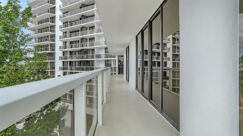 apt-407-20281 E Country Club Dr, Aventura, FL, 33180-3025 | Card Image