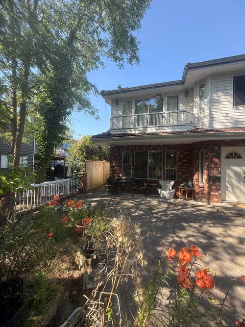 3-623 E 10th Ave, Vancouver, BC, V5T2A6 | Card Image