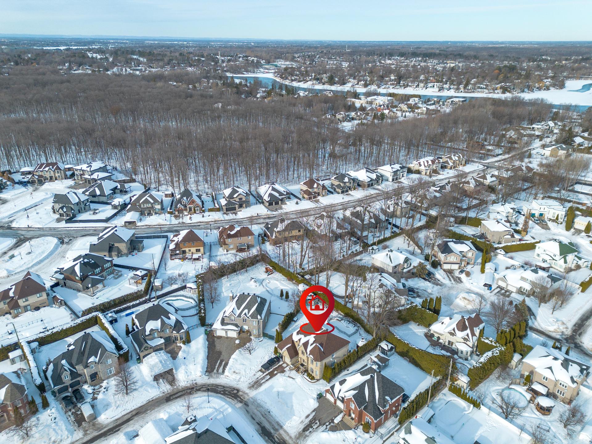 Residential in Montréal (L'Île-Bizard/Sainte-Geneviève) 2