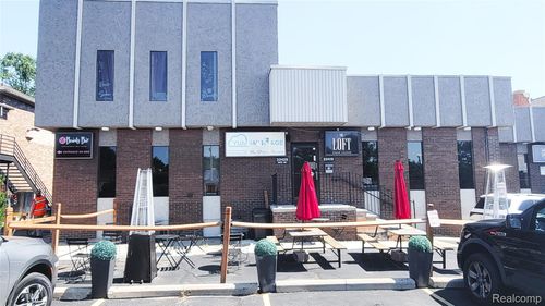 33419 Grand River Ave, Farmington, MI, 48335-3521 | Card Image