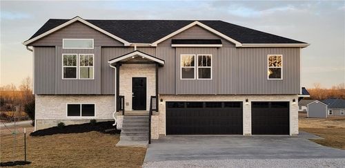 219 141st Rd, Warrensburg, MO, 64093-7589 | Card Image