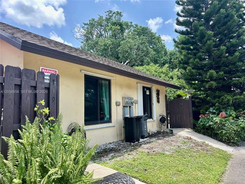 430-151 Essex Rd, Hollywood, FL, 33024-1336 | Card Image