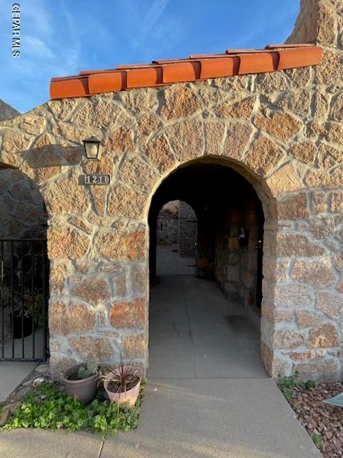 1210 Mesita Dr, El Paso, TX, 79902-1915 | Card Image