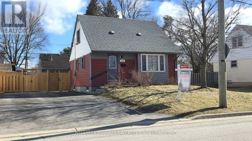1243 Landor St, London, ON, N5Y3W2 | Card Image