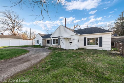 23615 Columbus Ave, Warren, MI, 48089-4440 | Card Image