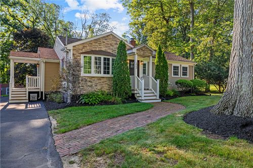 323 Angell Rd, Lincoln, RI, 02865-5001 | Card Image