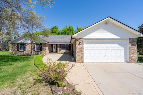 11681 Bannister Ct, Shelby Twp, MI, 48315-5118 | Card Image