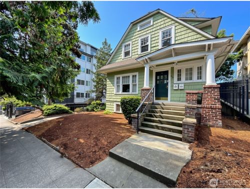 4247 7th Ave Ne, Seattle, WA, 98105-6002 | Card Image