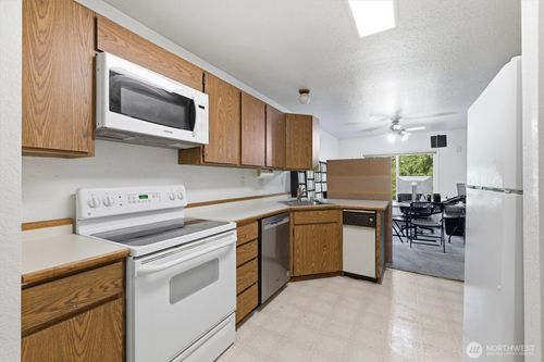 4200 Factoria Blvd Se, Bellevue, WA, 98006-1977 | Card Image