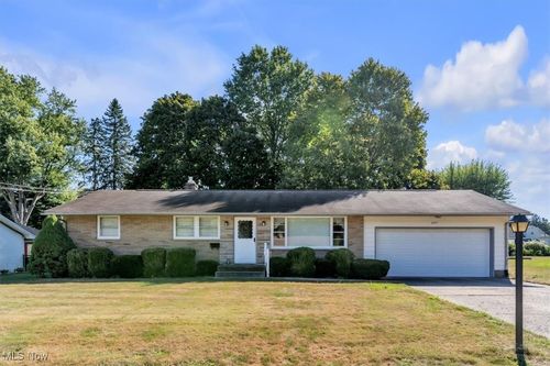 324 Cedar St N, East Canton, OH, 44730-1214 | Card Image