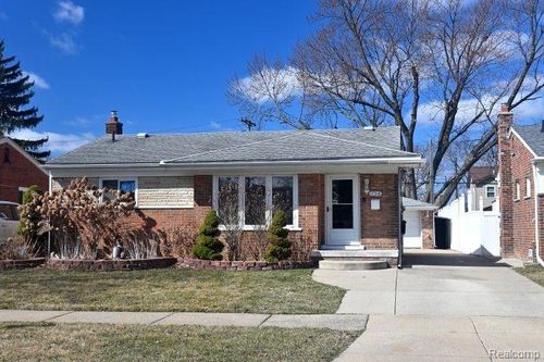 17518 Koester St, Riverview, MI, 48193-6622 | Card Image