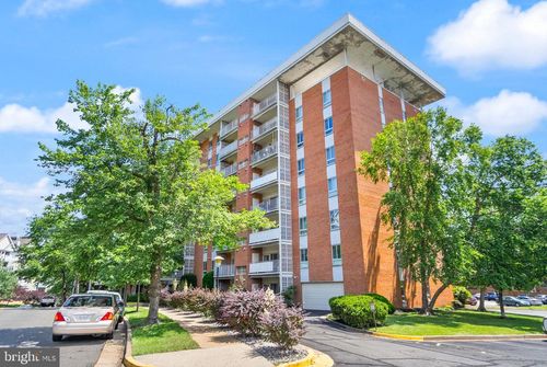 apt-108-5250 Valley Forge Dr, ALEXANDRIA, VA, 22304-5605 | Card Image