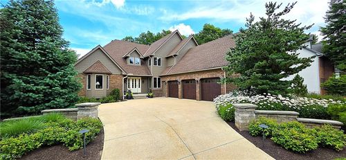 14578 Windsor Castle Ln, Strongsville, OH, 44149-8782 | Card Image