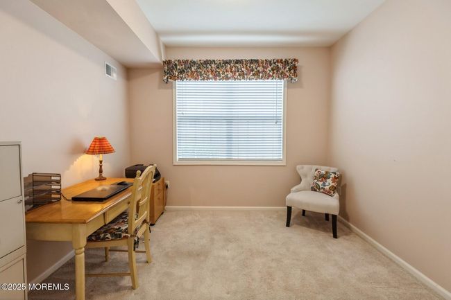 Guest bedroom on the first floor. | Image 19