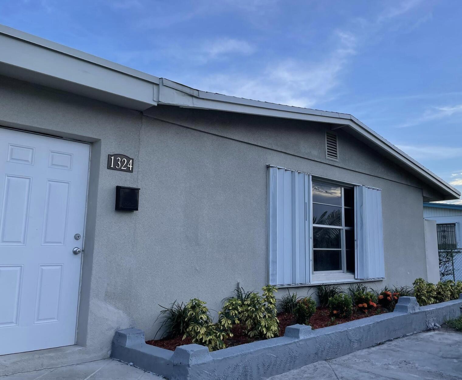 7th St, West Palm Beach, FL 33401