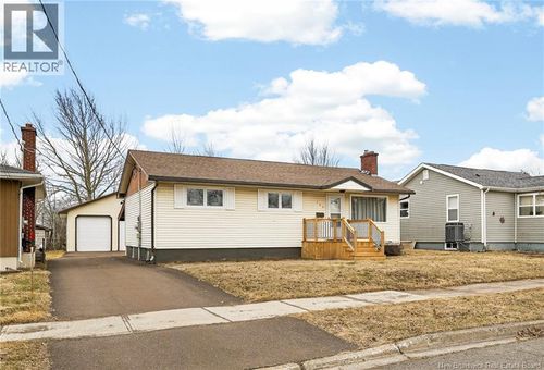 175 Second Ave, Moncton, NB, E1C7Y5 | Card Image