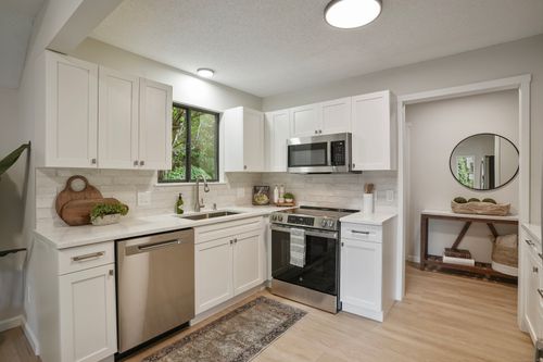 b-1034 Heritage Vlg, Southbury, CT, 06488-1415 | Card Image