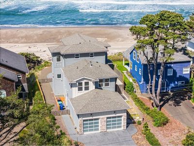 4573 Sw Beach Ave, House other with 4 bedrooms, 4 bathrooms and 2 parking in LincolnCity OR | Image 1