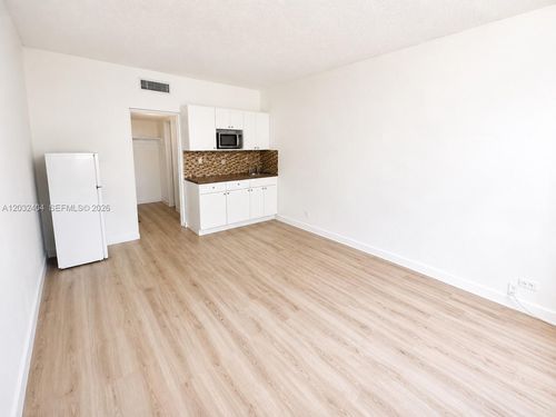 2325-26 Diplomat Pkwy, Hallandale Beach, FL, 33009-3721 | Card Image
