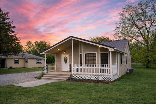 407 N Foreman St, Caney, KS, 67333-1223 | Card Image
