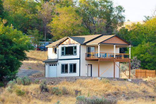 390 Elrod Place, Maupin, OR, 97037 | Card Image