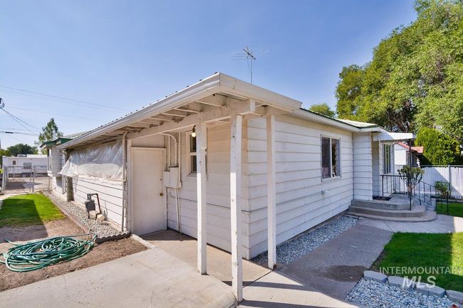 View of outdoor structure | Image 37