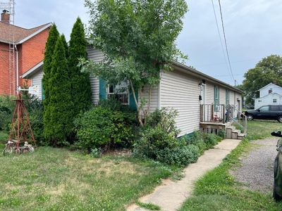 220 Howland Street, House other with 3 bedrooms, 2 bathrooms and 1 parking in Fremont OH | Image 2