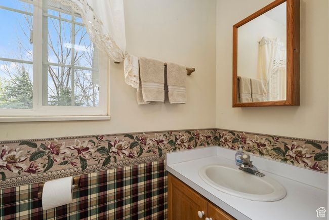 Bathroom with vanity | Image 28