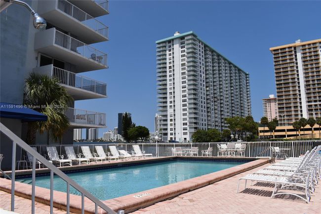 304 - 4000 Ne 170th St, Condo with 2 bedrooms, 2 bathrooms and null parking in North Miami Beach FL | Image 30