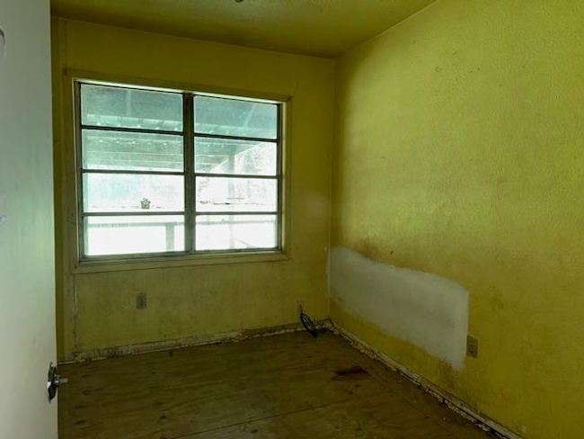 1700 Woodrow St, House other with 3 bedrooms, 1 bathrooms and null parking in Silsbee TX | Image 7