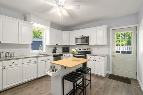 147 Oak St, Abington, MA, 02351-1329 | Card Image