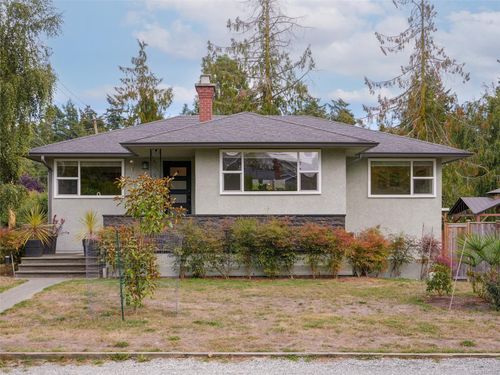 3945 Dawe Rd, Saanich, BC, V8N4H5 | Card Image